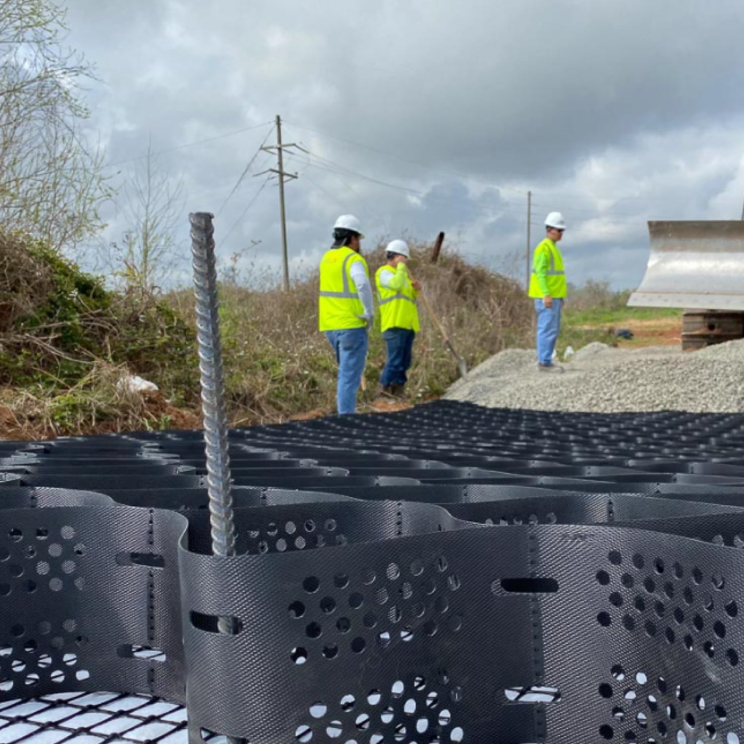 Geocelda Estabilizadora de Terreno • Para Caminos • 5x10 mts • Altura de la red 50mm • Espesor Plástico 1,5 mm • Negro