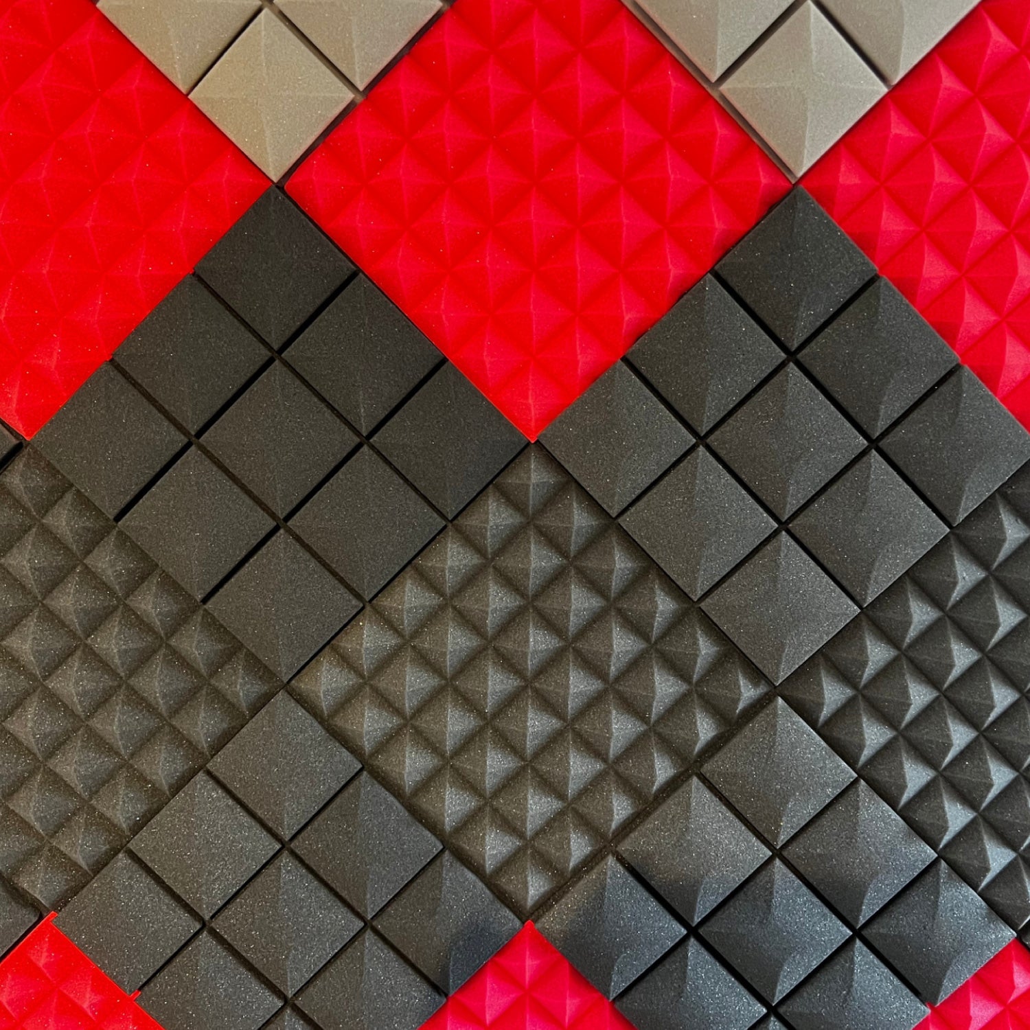 Panel Acústico Piramidal • AutoAdhesivo • 30x30x5cm • Pack x 12 Unidades 1 m2