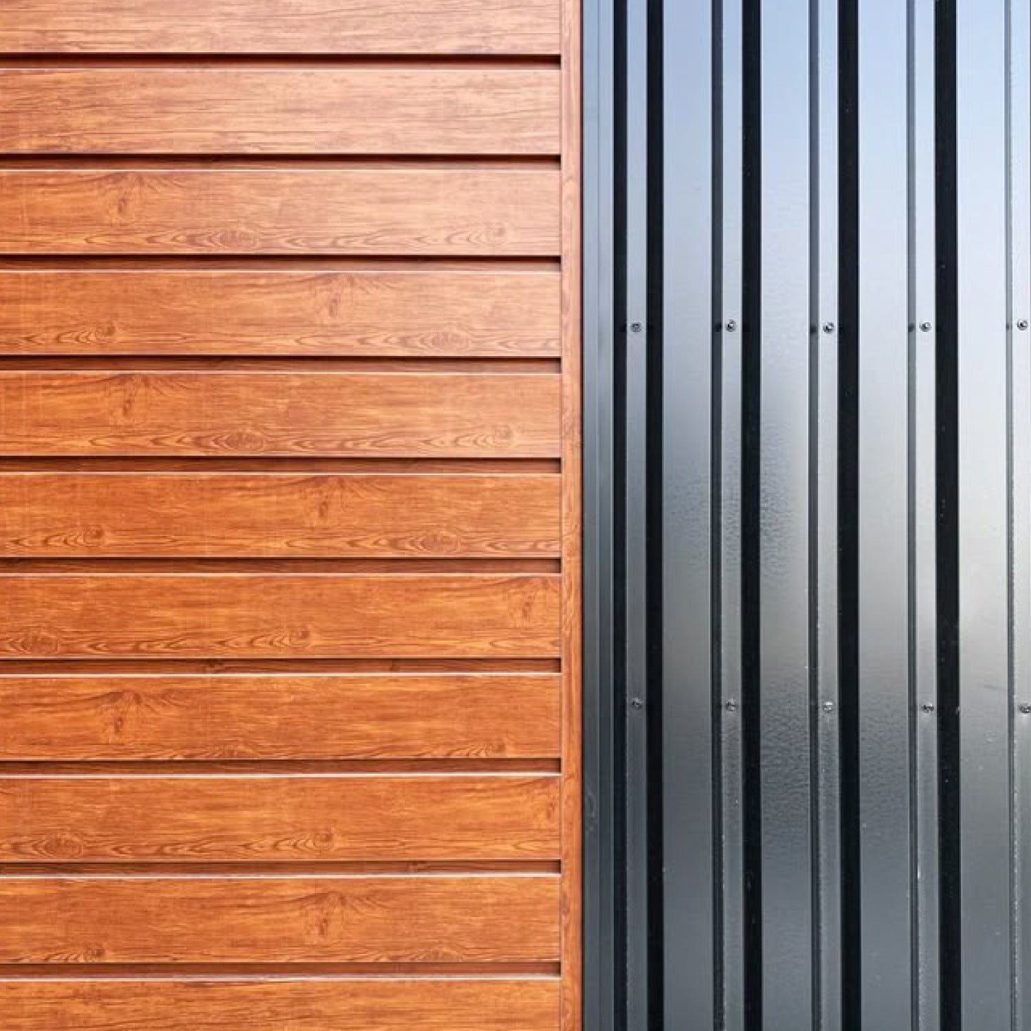 Revestimiento de Exterior Metal Siding • 290x38.3x1.6cm • Lineas gruesas • Café 3 Tablas • Pack 8 unidades