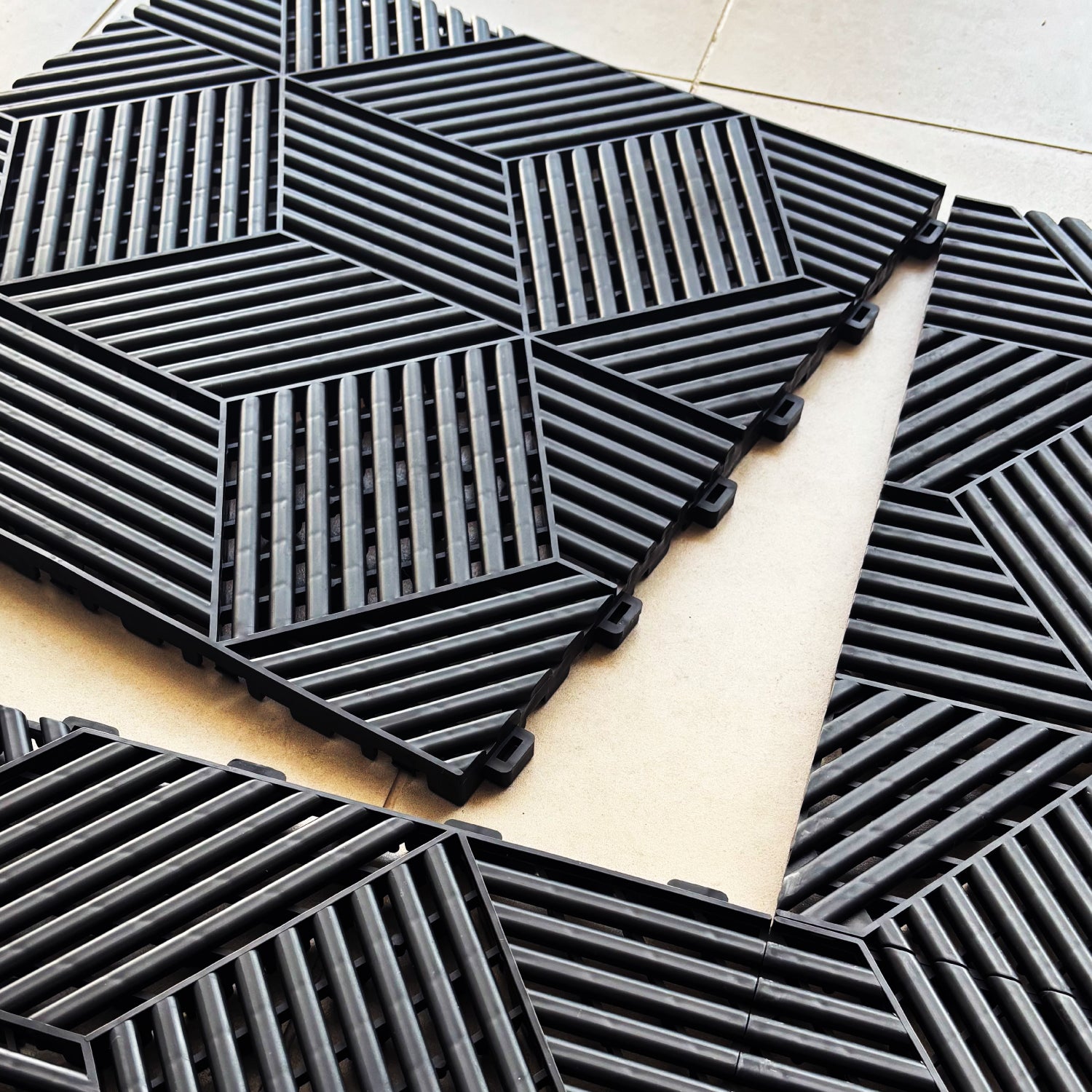 Piso de Garage Encastrable Modular Negro • Diseño efecto 3D • 40x40x1.8cm