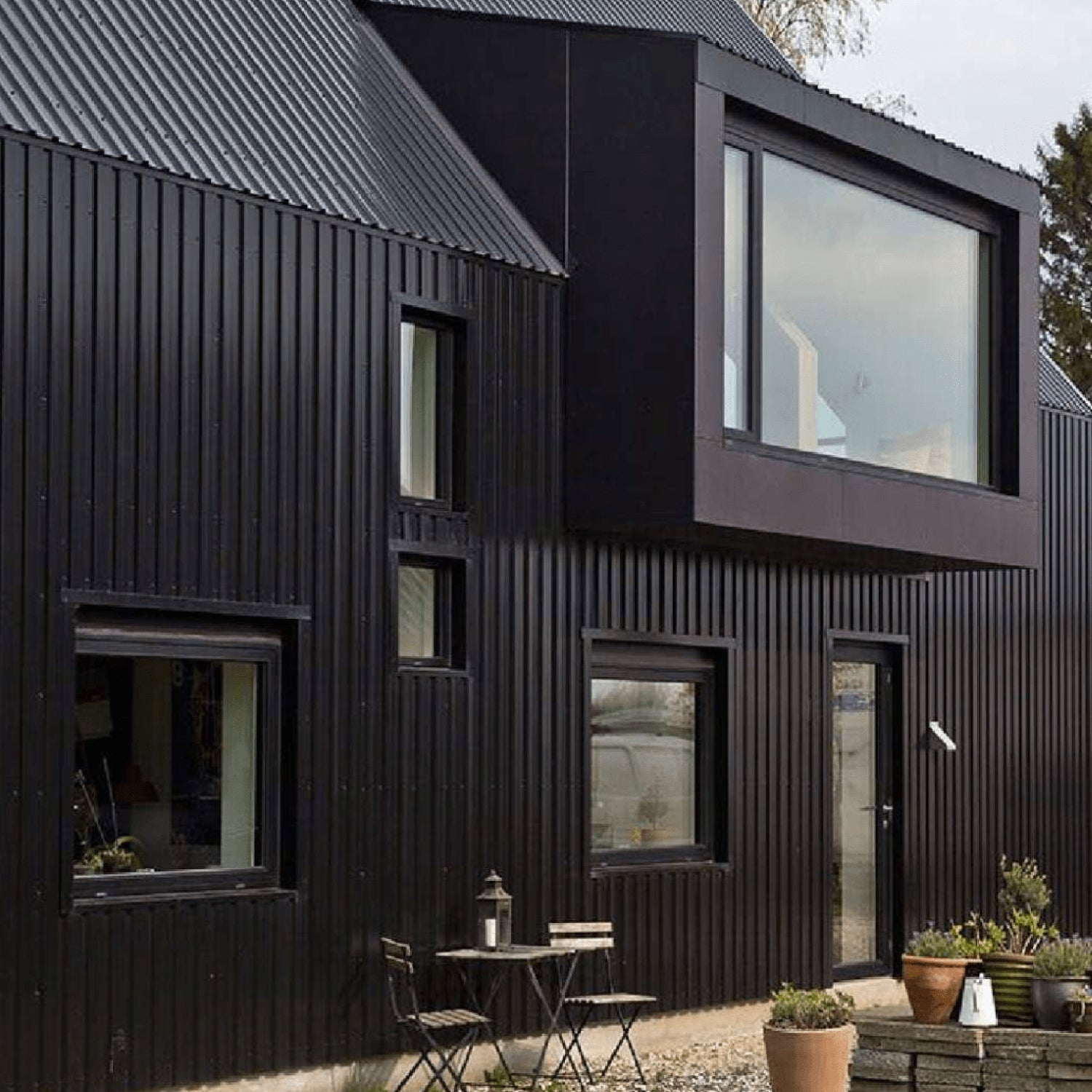 Revestimiento de Exterior Metal Siding • 290x38.3x1.6cm • Lineas delgadas • Negro • Pack 8 unidades