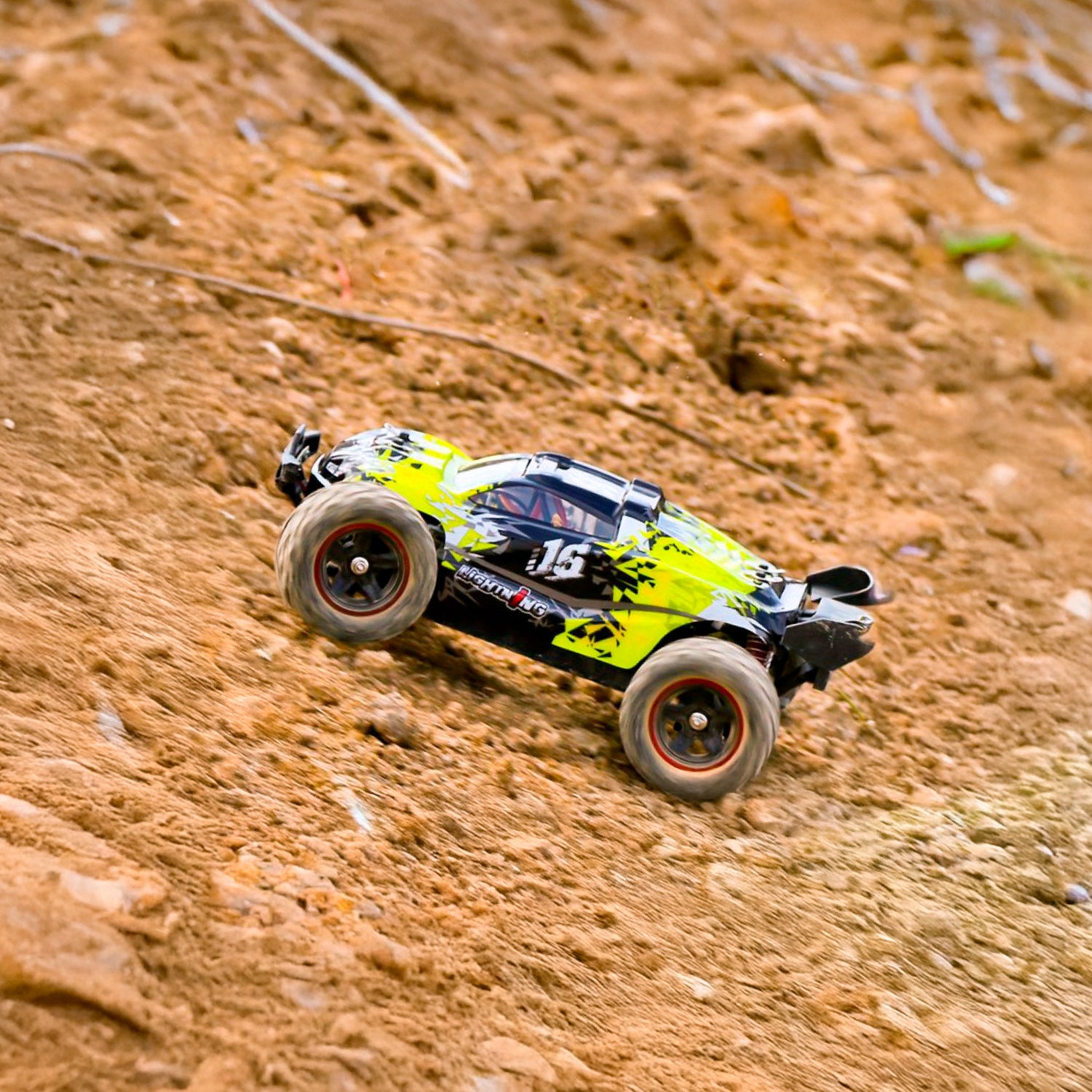 Auto a control remoto • Tiger monster truck 4x4 • 52 Km/h • Amarillo