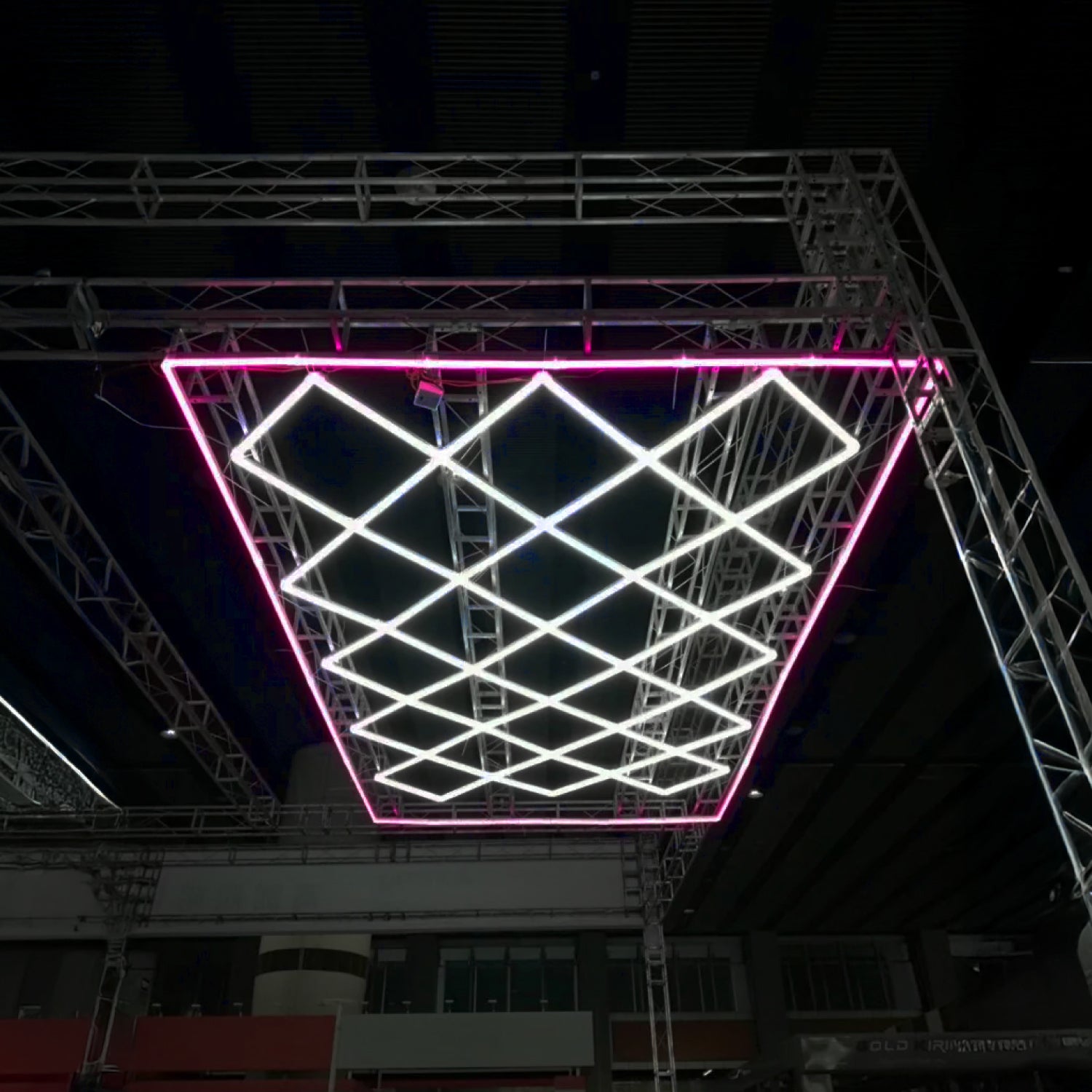 Luz Led Spectra • Rack Diammond Rectángulo Rosa • 2.43x4.84m