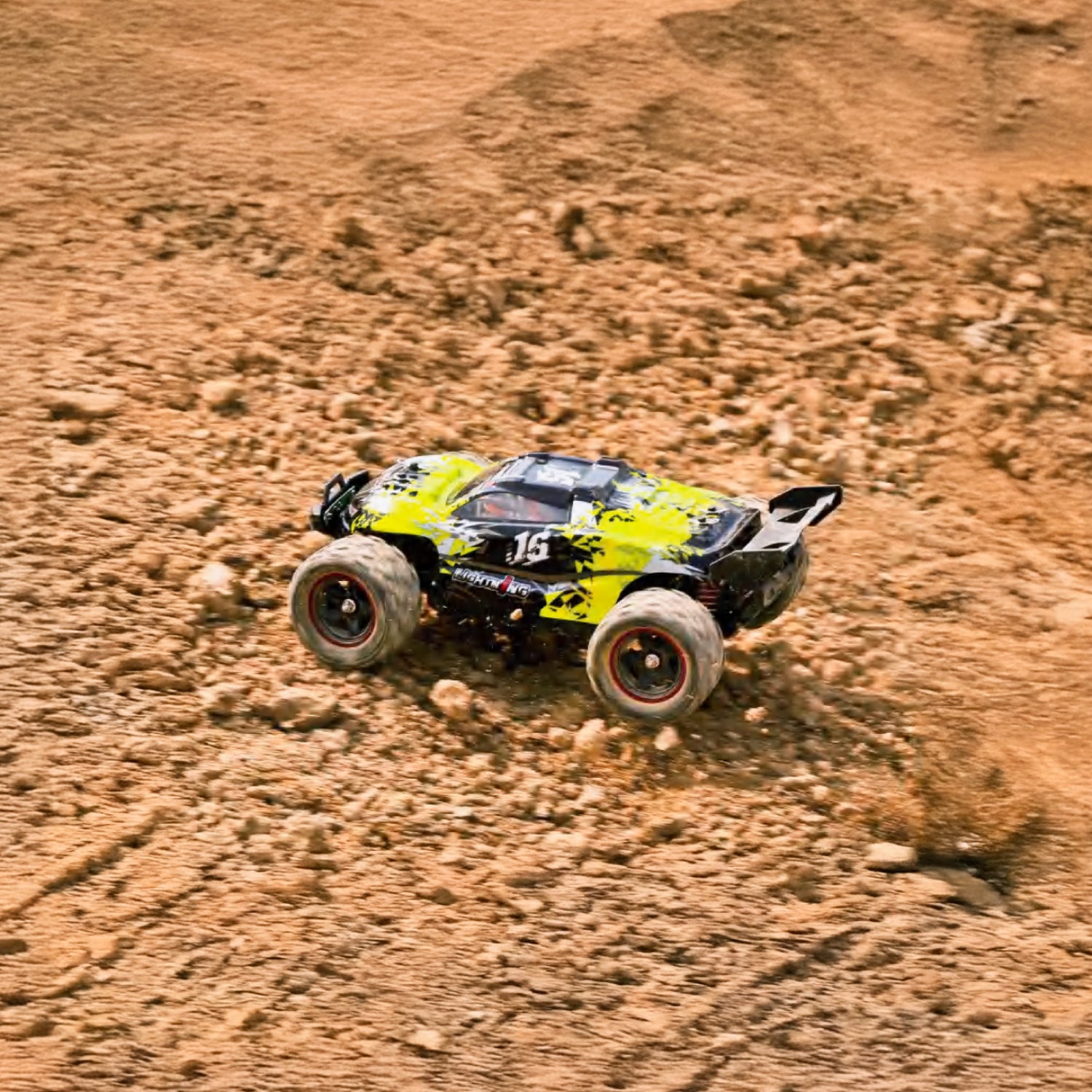 Auto a control remoto • Tiger monster truck 4x4 • 52 Km/h • Amarillo