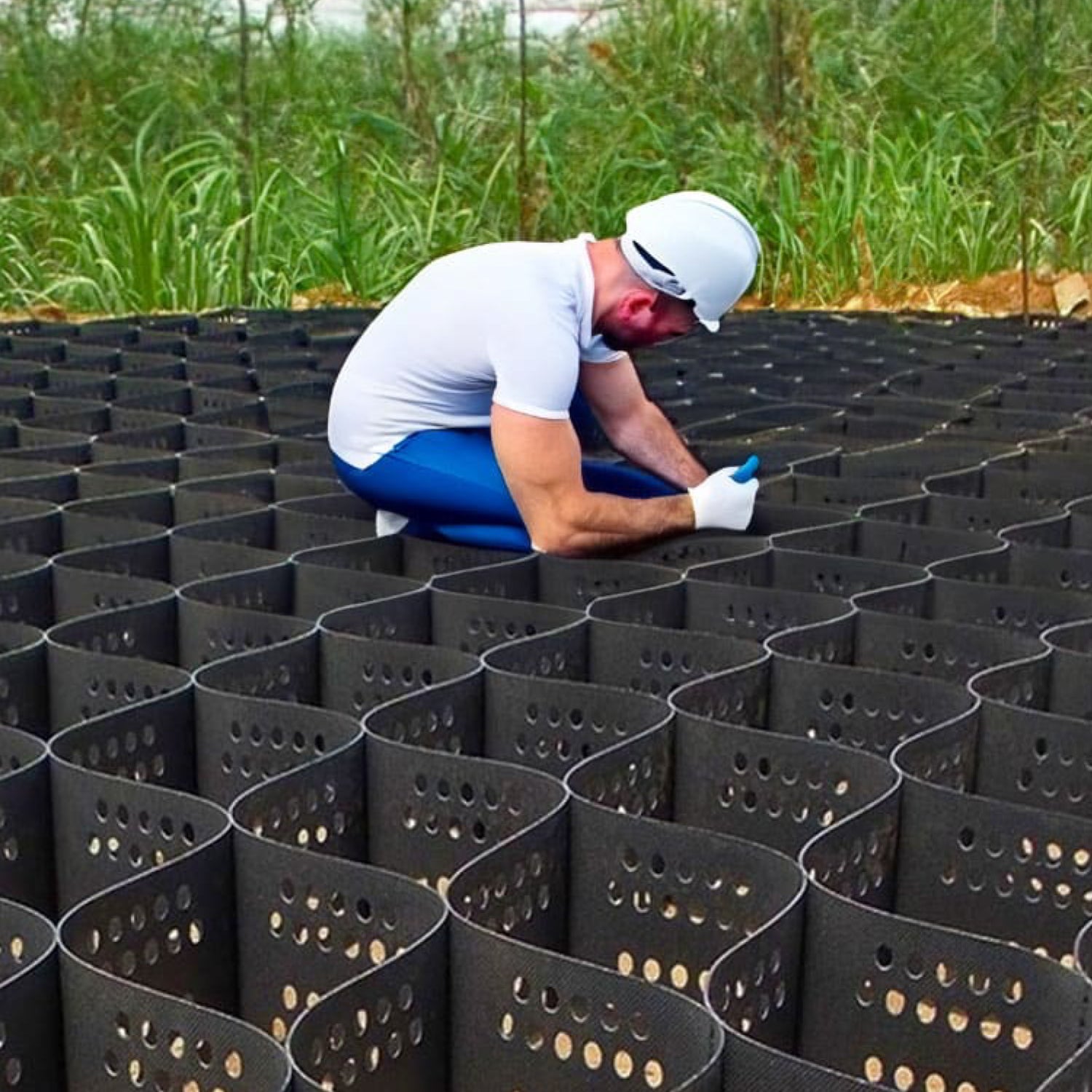 Geocelda Estabilizadora de Terreno • Para Caminos • 5x10 mts • Altura de la red 50mm • Espesor Plástico 1,5 mm • Negro