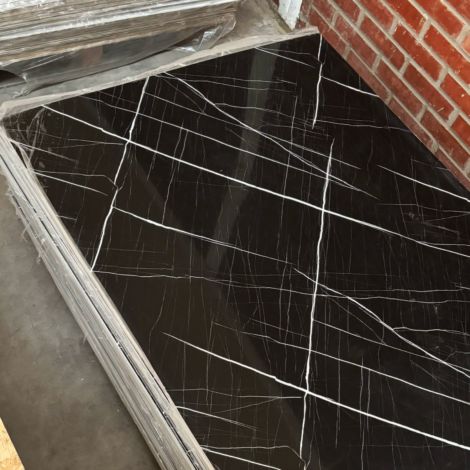 Revestimiento interior • Panel Mármol PVC • 244x122x0.3cm • Negro Nórdico