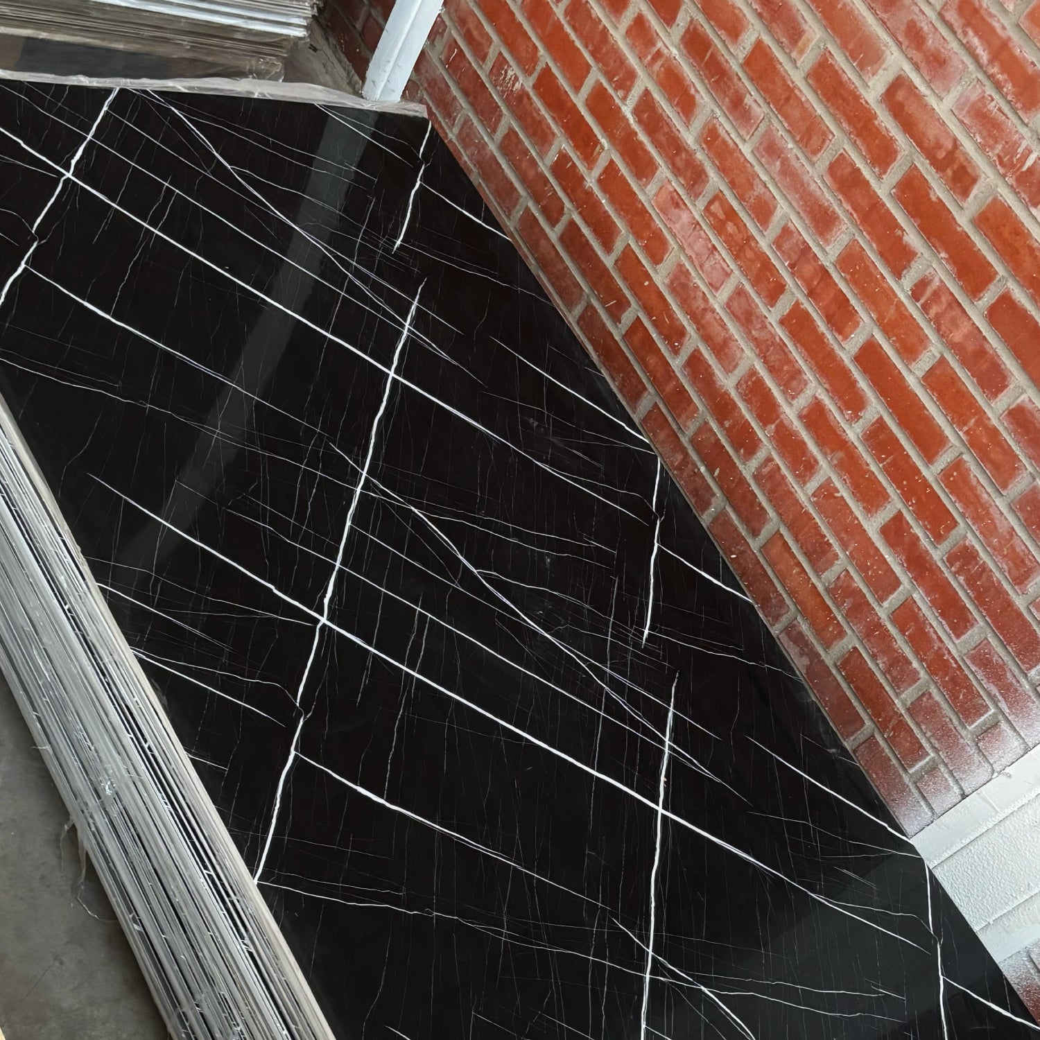 Revestimiento interior • Panel Mármol PVC • 244x122x0.3cm • Negro Nórdico