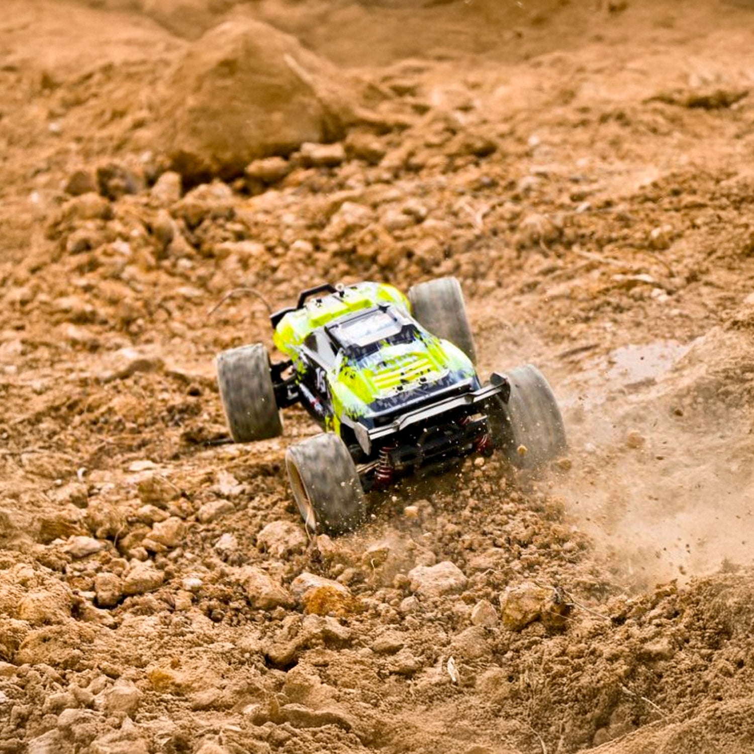 Auto a control remoto • Tiger monster truck 4x4 • 52 Km/h • Amarillo