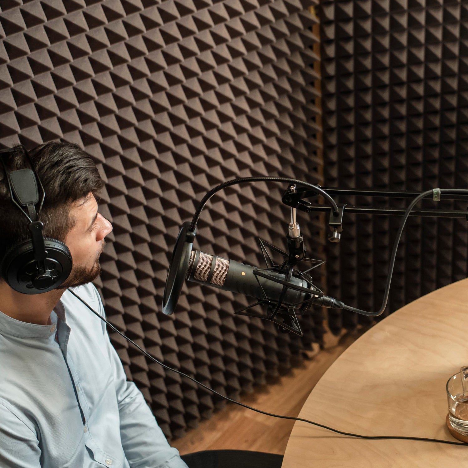 Panel Acústico Piramidal • AutoAdhesivo • 30x30x5cm • Pack x 12 Unidades 1 m2