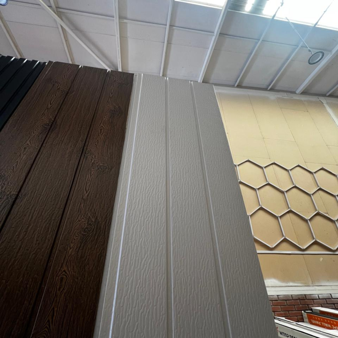 Revestimiento de Exterior Metal Siding • 290x38.3x1.6cm • Blanco Texturado • Pack 8 unidades