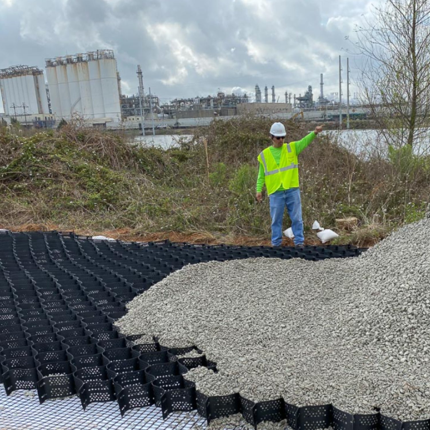 Geocelda Estabilizadora de Terreno • Para Caminos • 5x10 mts • Altura de la red 50mm • Espesor Plástico 1,5 mm • Negro
