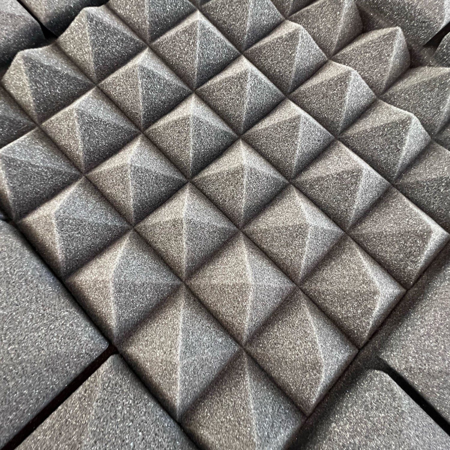 Panel Acústico Piramidal • AutoAdhesivo • 30x30x5cm • Pack x 12 Unidades 1 m2