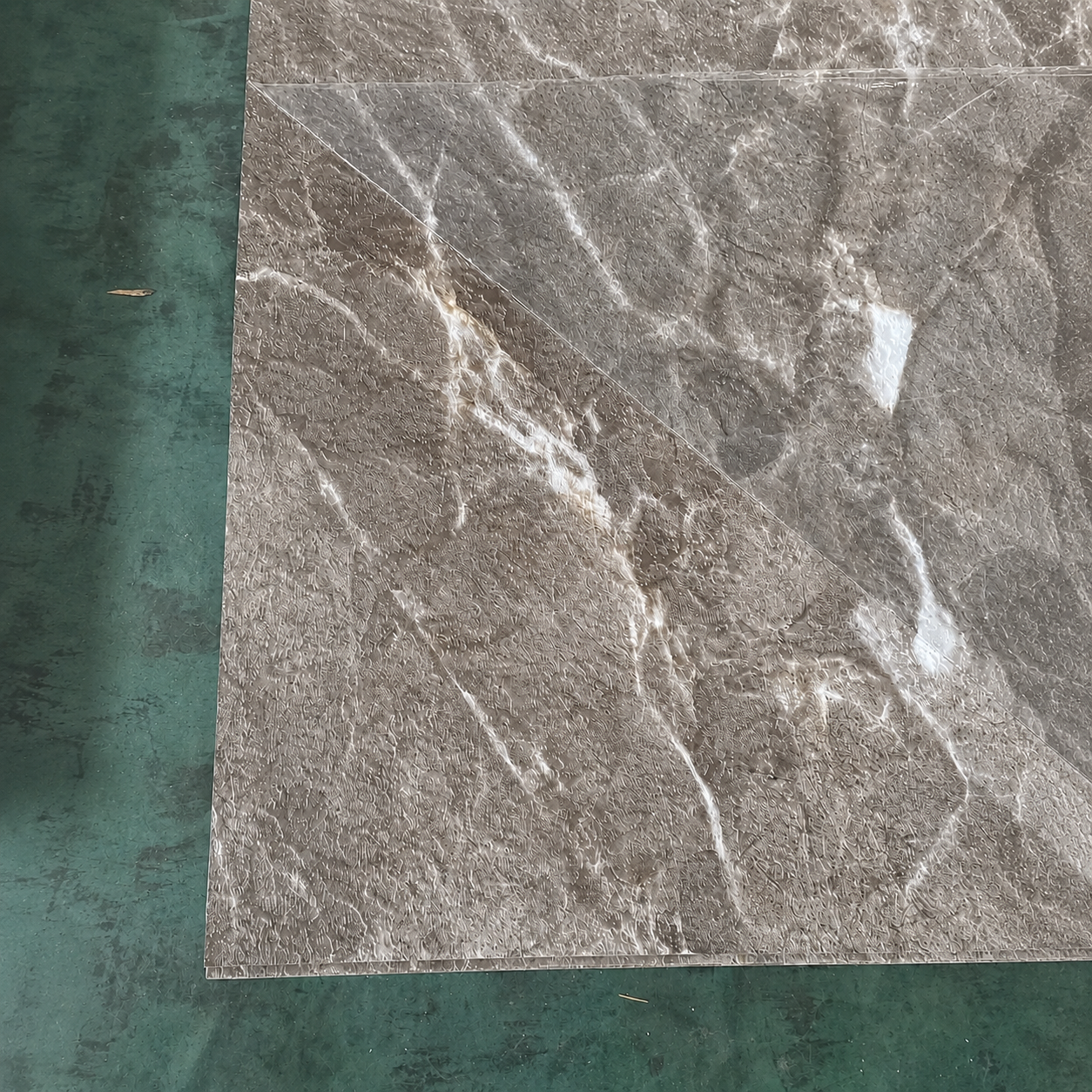 Revestimiento interior • Panel Mármol PVC • 244x122x0.3cm • Rocca • Superficie texturizada