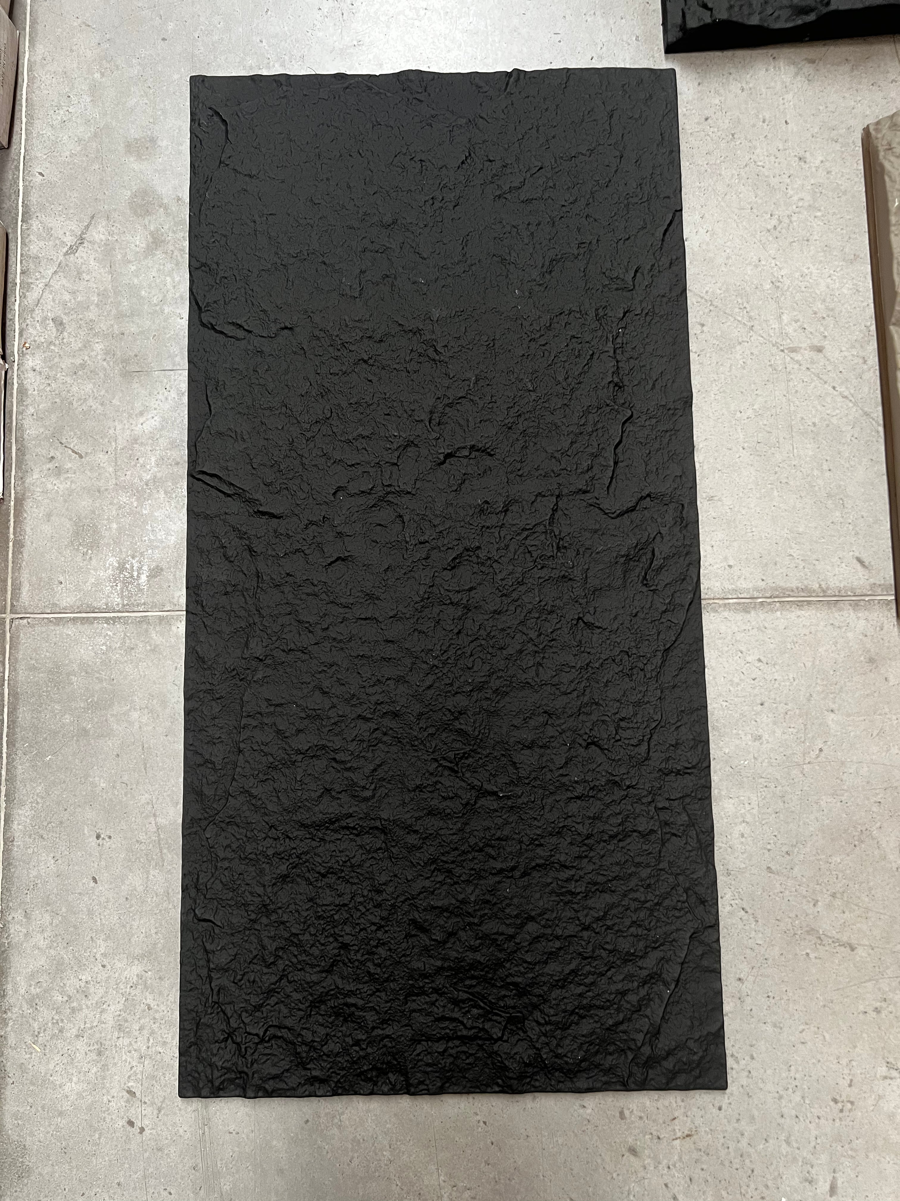 Piedra PU • Negro • 120x60 cm • Espesor 16mm