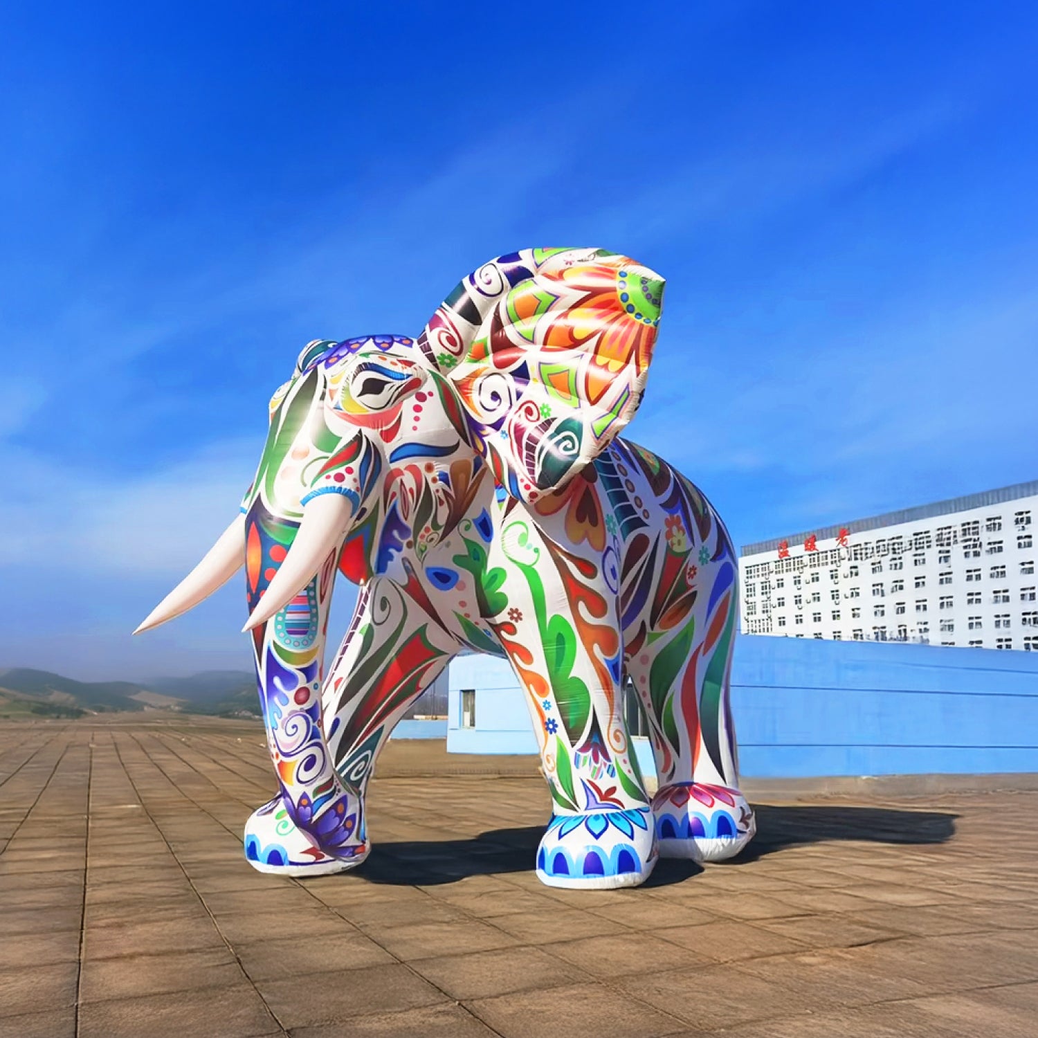 Juego Inflable • Elefante Colorido • Con Luz LED • 5mx5mx4m • [A Pedido] • Arriendo