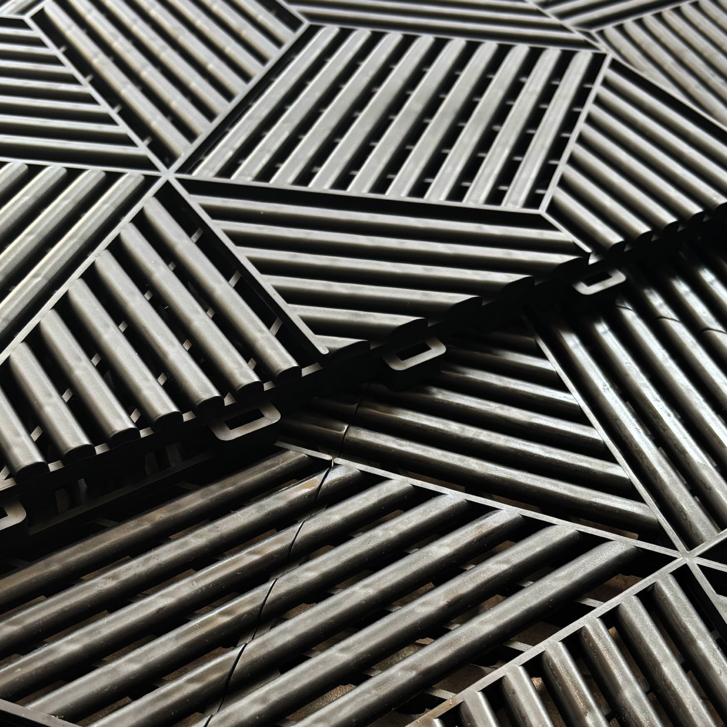 Piso de Garage Encastrable Modular Negro • Diseño efecto 3D • 40x40x1.8cm