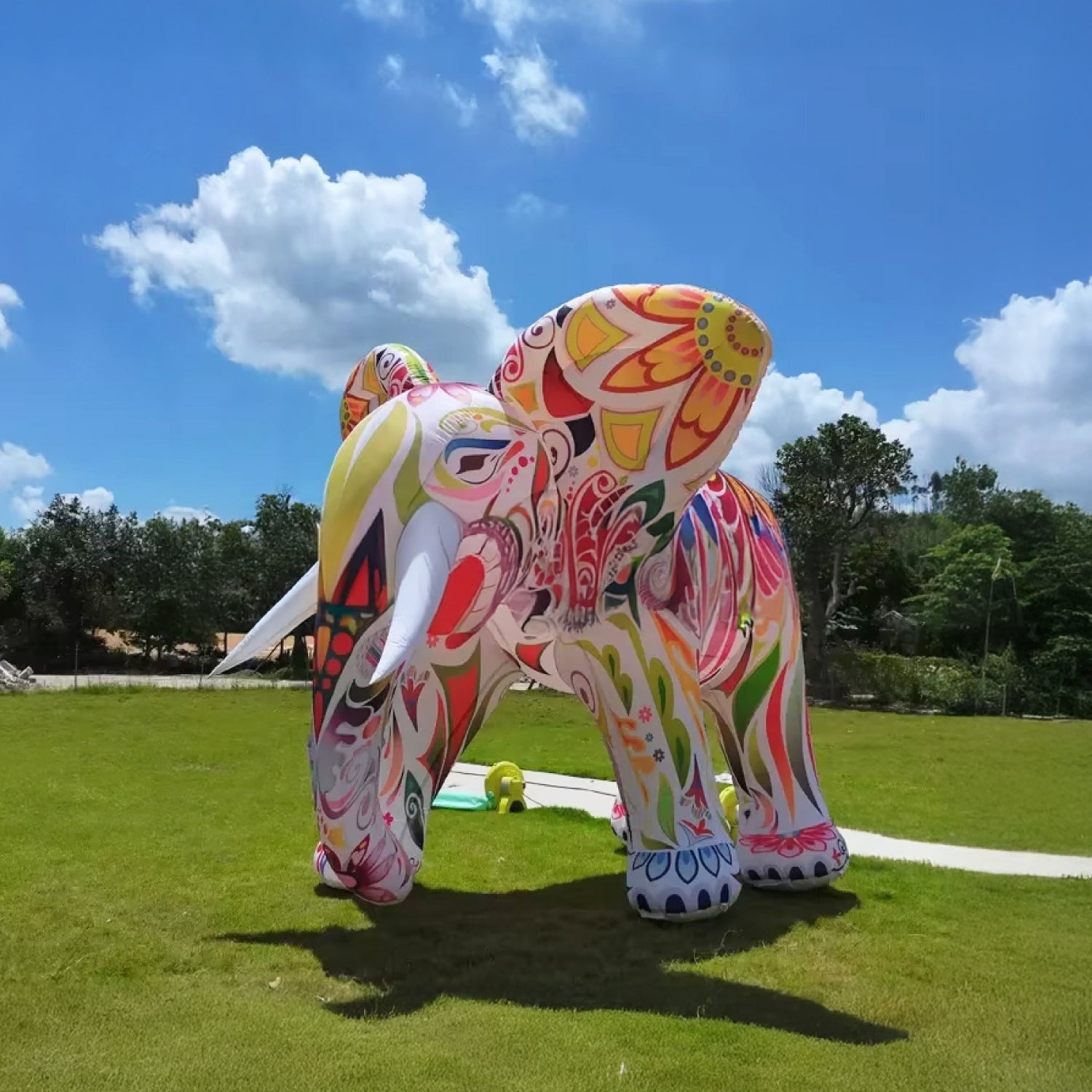 Juego Inflable • Elefante Colorido • Con Luz LED • 5mx5mx4m • [A Pedido] • Arriendo