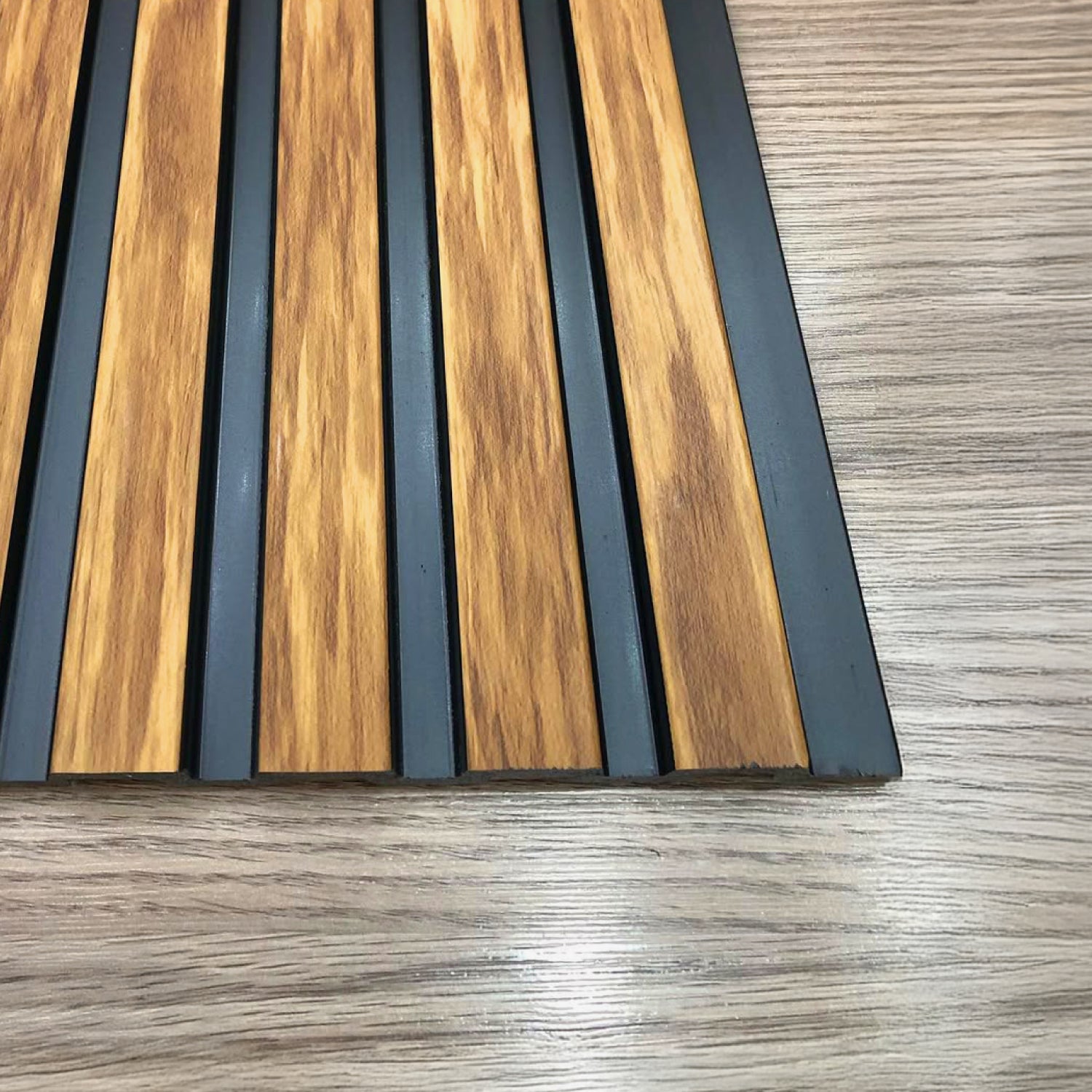 Revestimiento interior • WPC Wall Panel • Negro/Madera • 20.5x290x1.5cm • [Preventa]