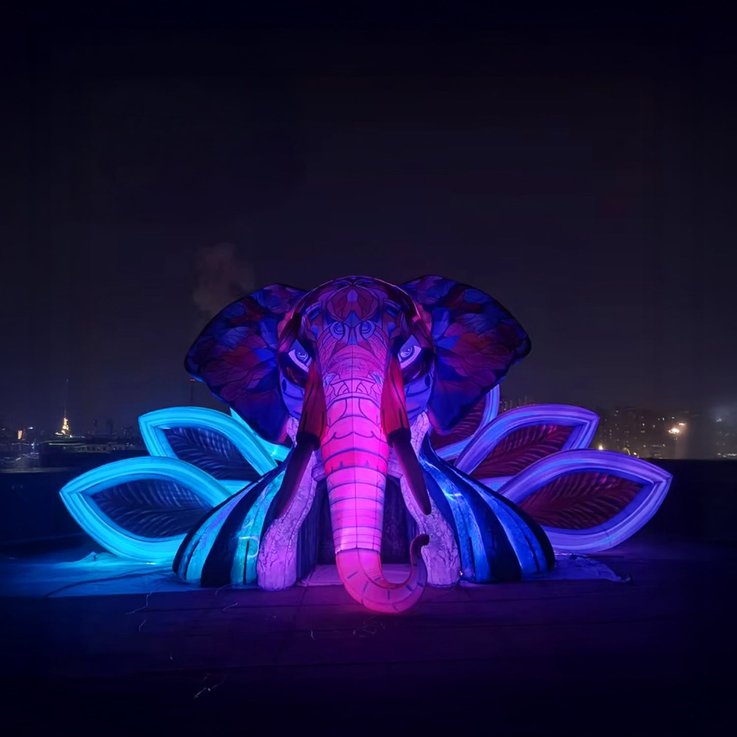 Juego Inflable • Elefante par Escenarios • Con Luz LED • 7mx5mx4m • [A Pedido] • Arriendo