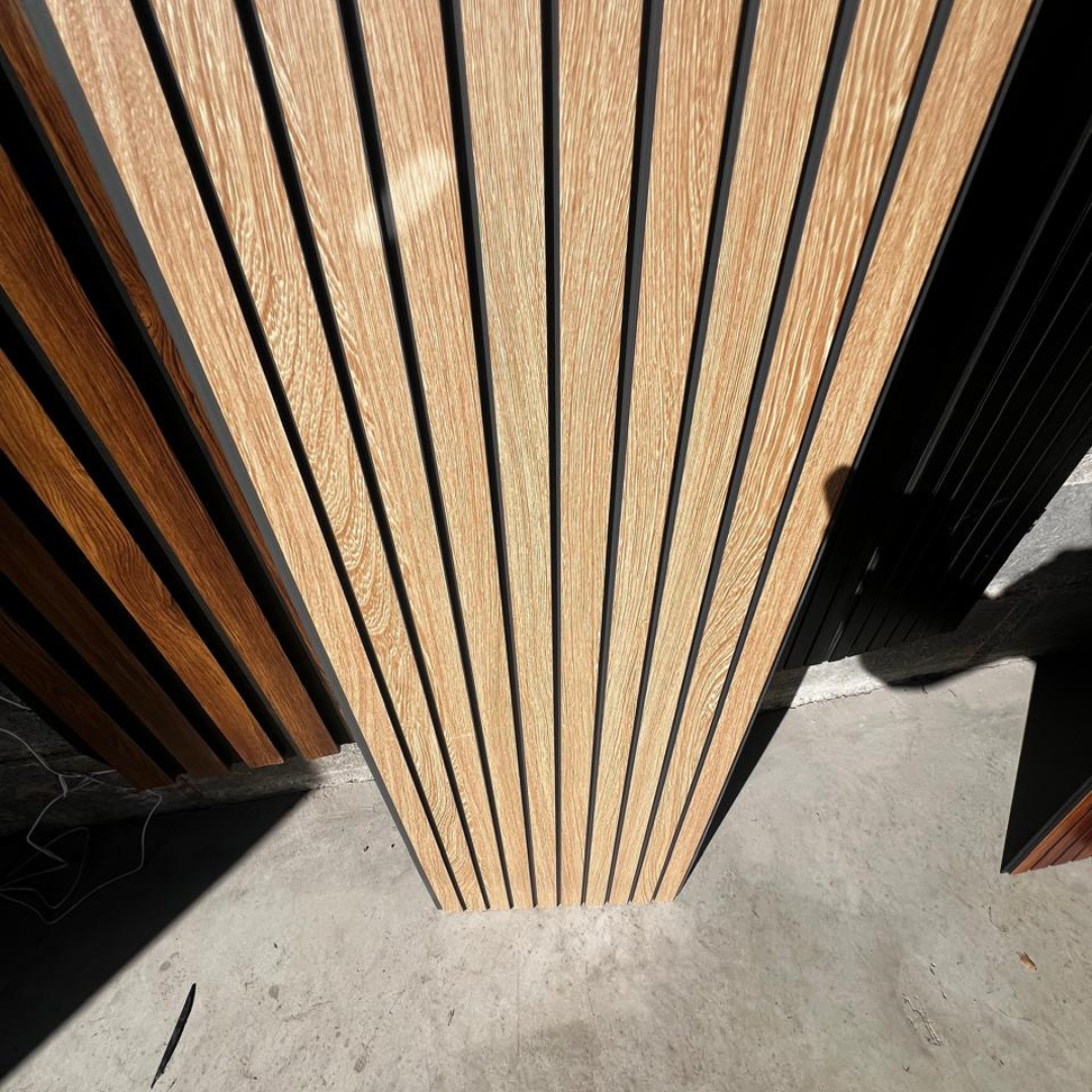 Revestimiento interior • WPC Wall Panel • Nogal Natural • 30x240x1cm