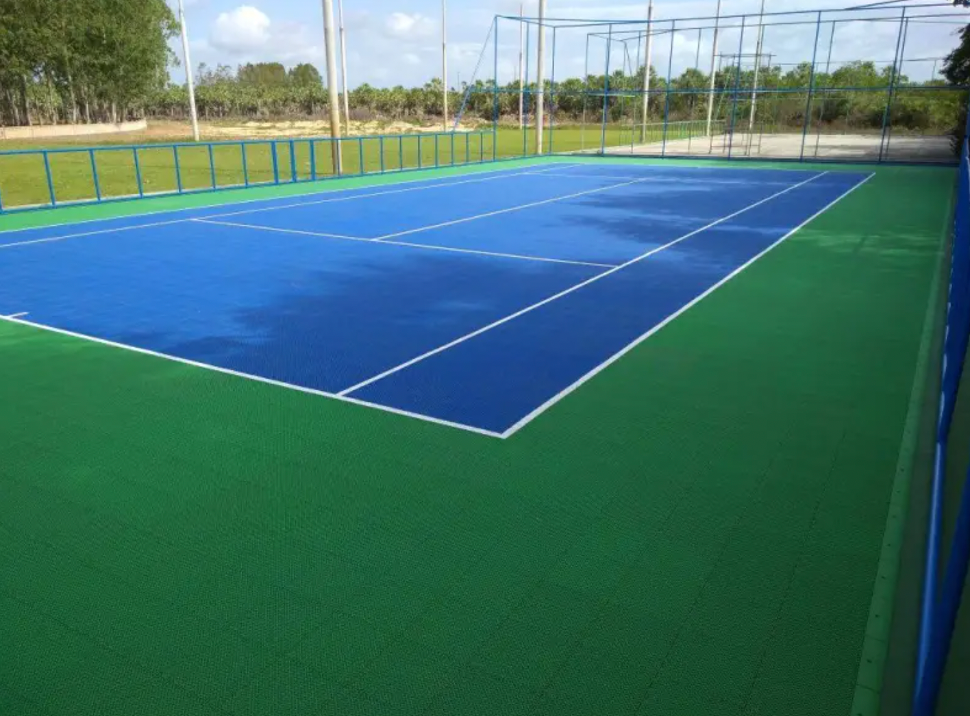 Tenis • Cancha 17.3 x 33.2 mts • Piso Deportivo Soft Pro