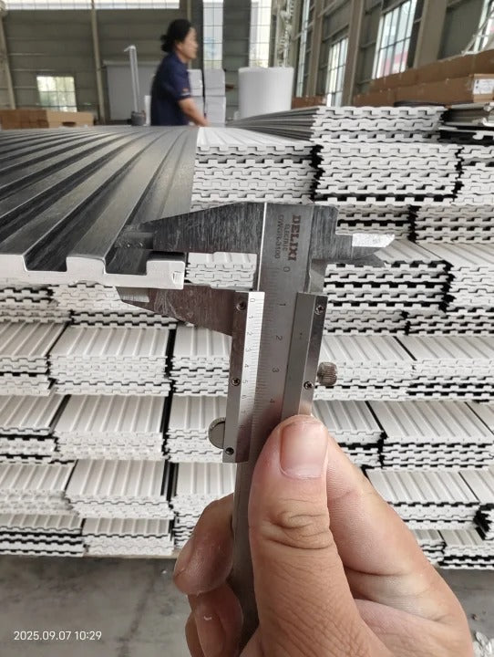 Revestimiento interior • WPC Wall Panel • Dark • 15x240x1cm